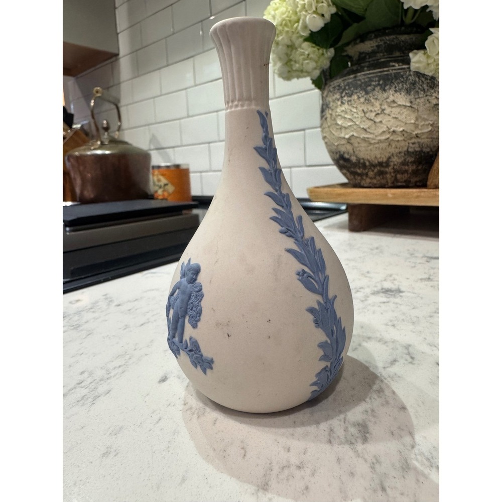 Wedgwood Jasperware Blue White Cherub Bud Vase Made in England 5.25 Inch Vintage - Picture 4 of 7